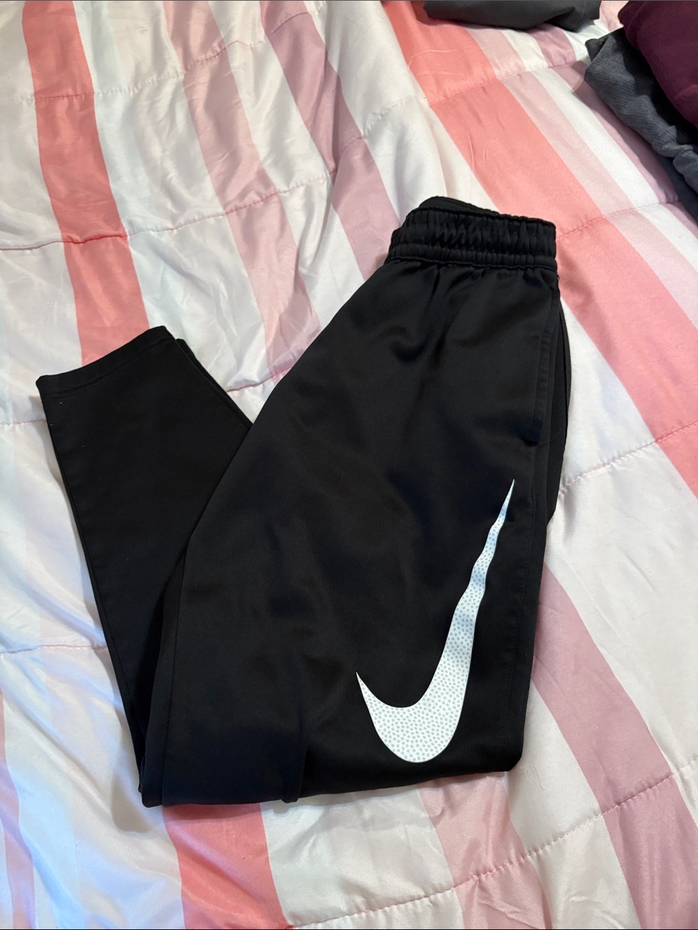 Nike  men’s Dri fit pants size small tapered training pants